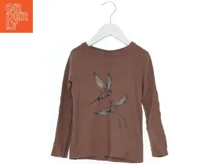 Langærmet brun bluse med fuglemotiv fra Name It (str. 110)
