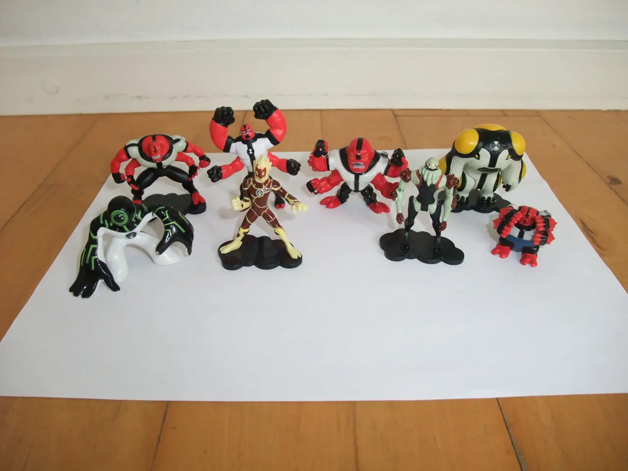 Billede 1 - Små Ben 10 Figurer