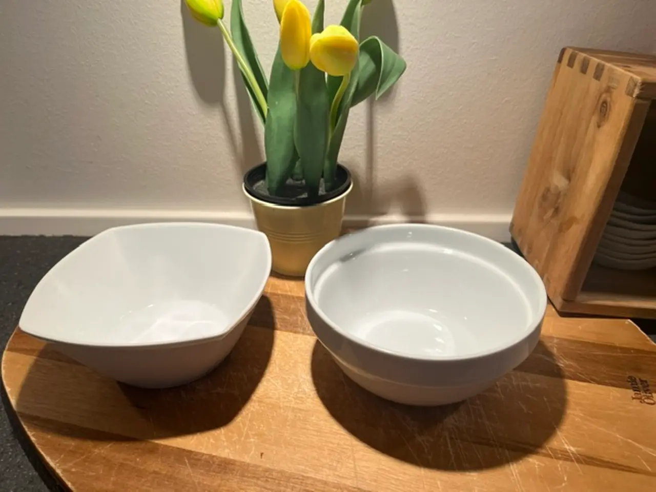 Billede 1 - 2 stk. Brønnum skåle i hvidt porcelæn