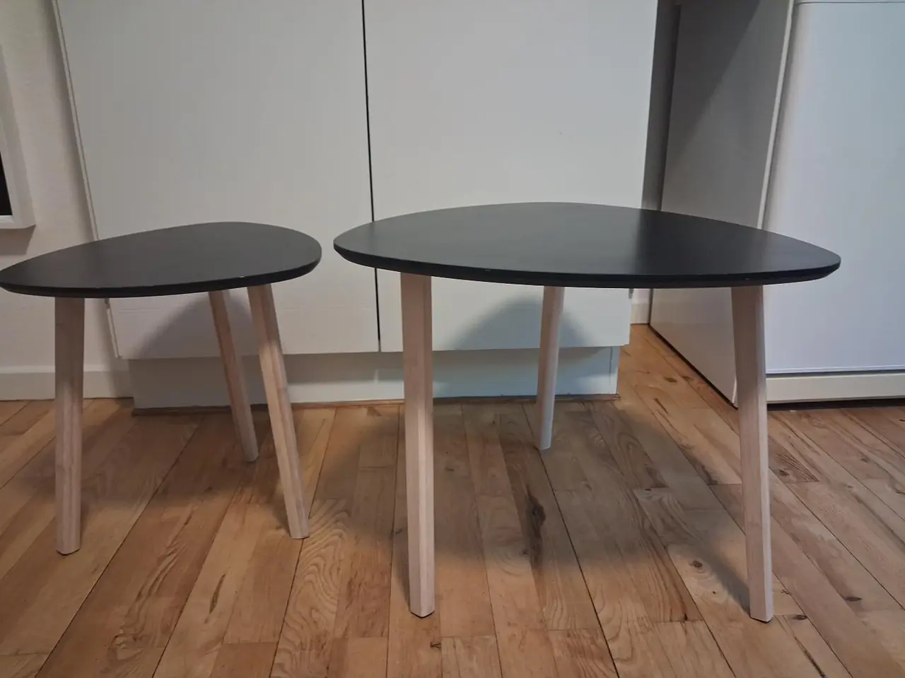Billede 4 - To borde et lille og et stort