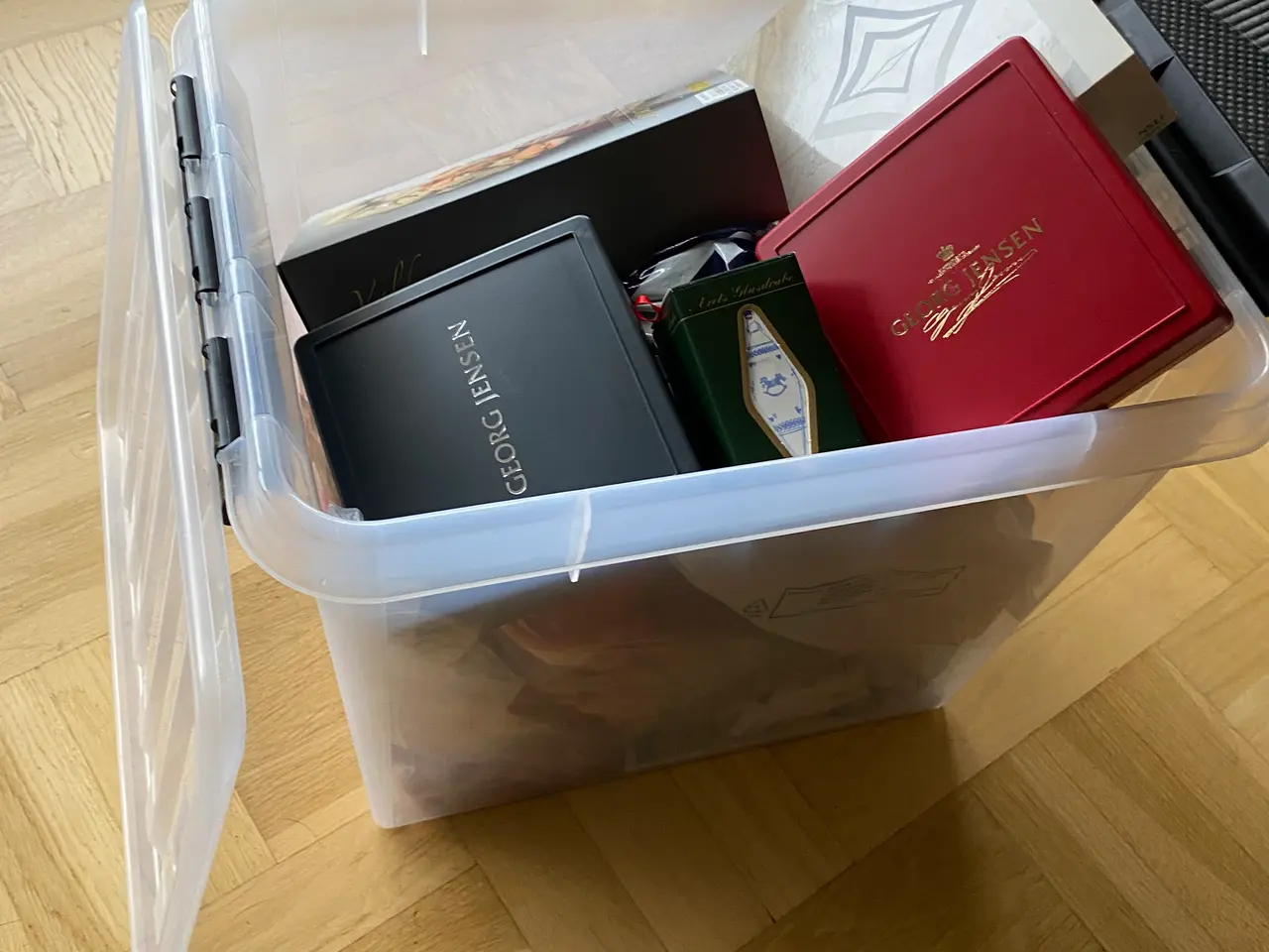Billede 1 - Kasse med julepynt bl.a Georg Jensen