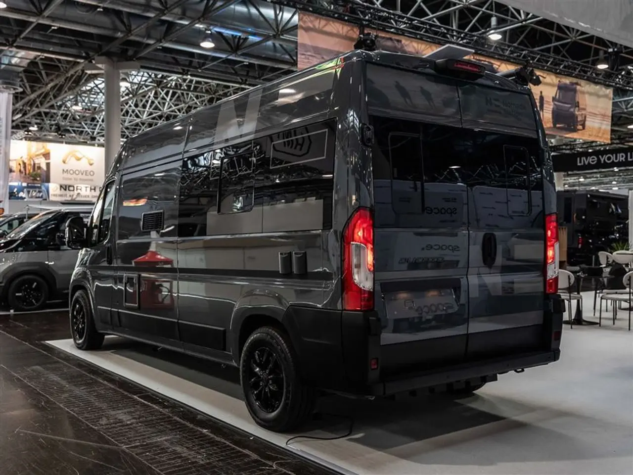 Billede 51 - 2027 - Nomade Nation Space S STEALTH VAN MED LOUNGE I SKANDINAVISK DESIGN
