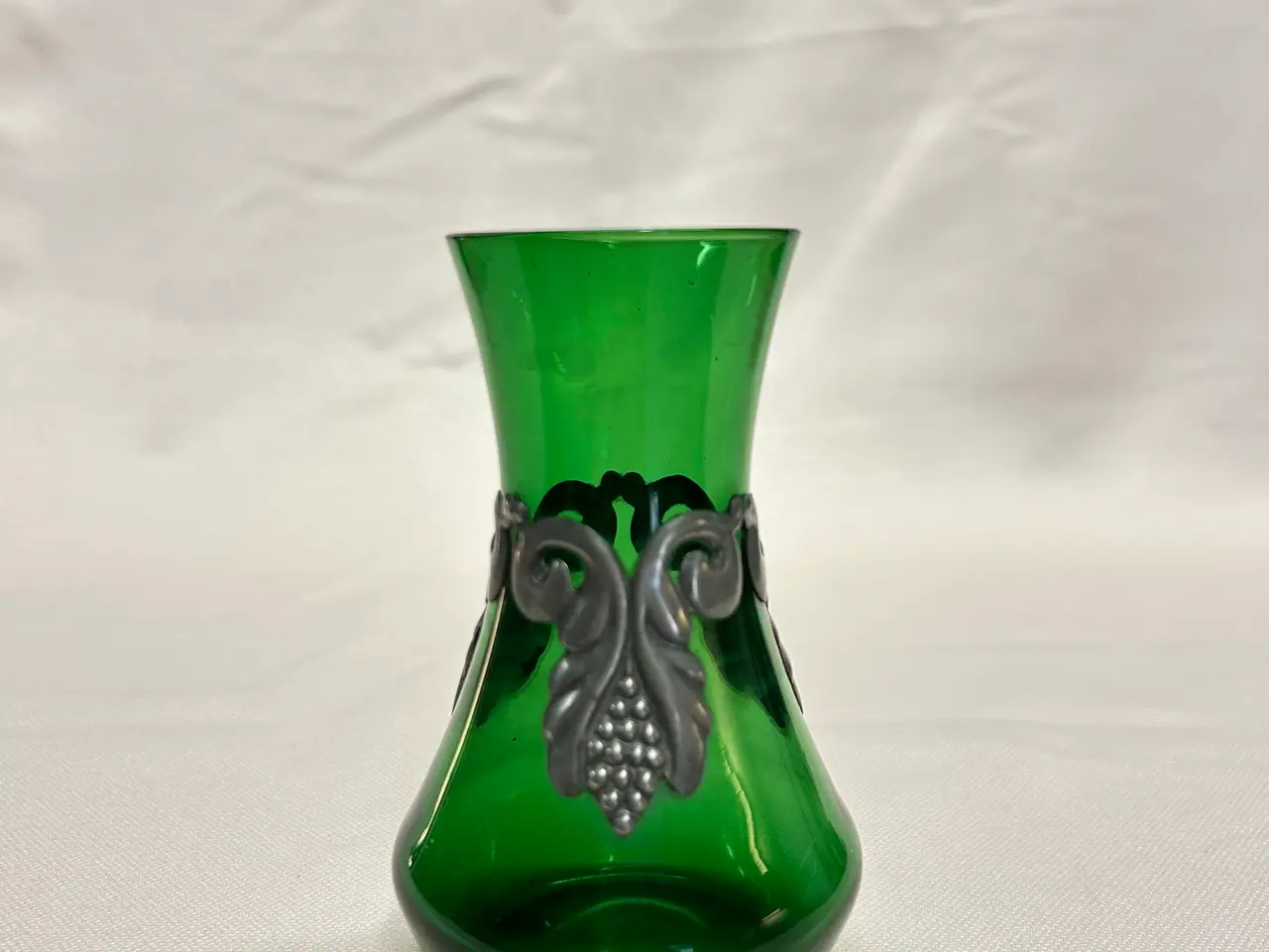 Billede 1 - Antik Jugendstil / Skønvirke vase i grønt glas.