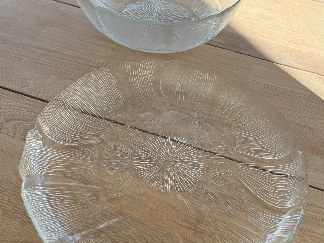 Billede 2 - Riflet glas kage fad  og skål
