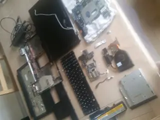 Dele til Lenovo B570