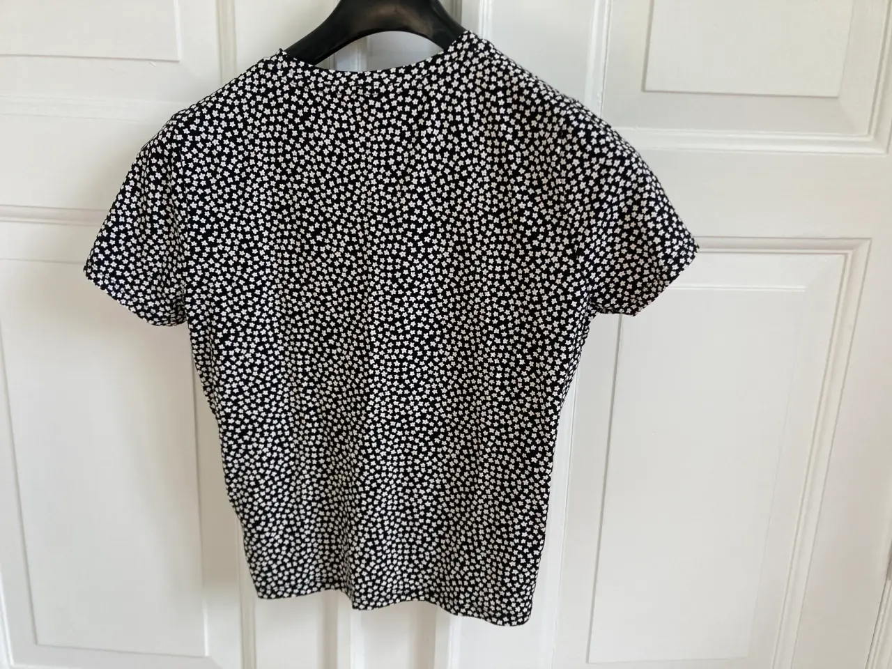Billede 2 - Top/bluse med små blomster