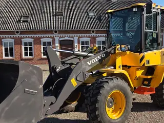 Volvo L 35 G årg. 2023 med kun 880 timer, ser ud som ny.