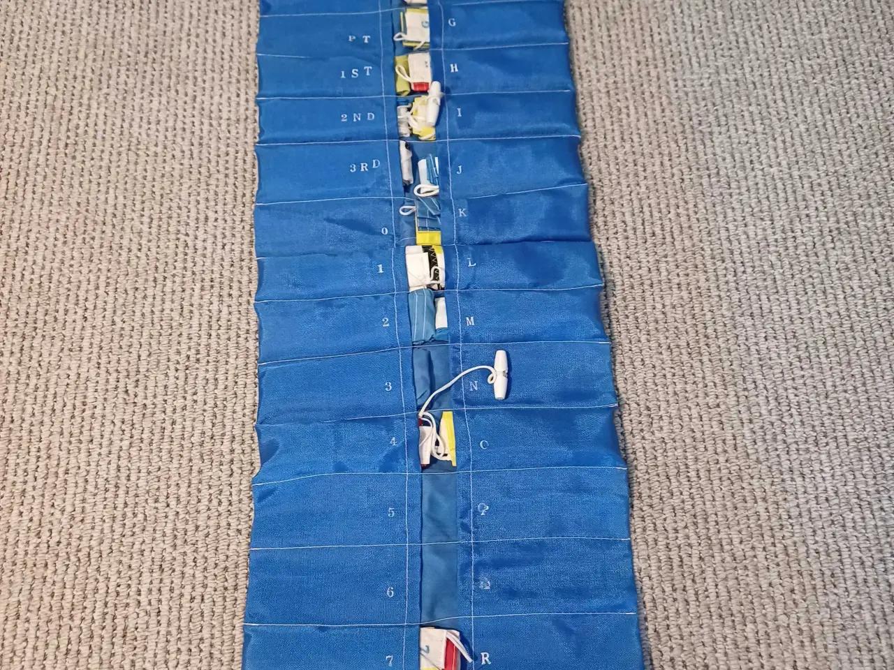 Billede 1 - Maritime signalflag i holder.