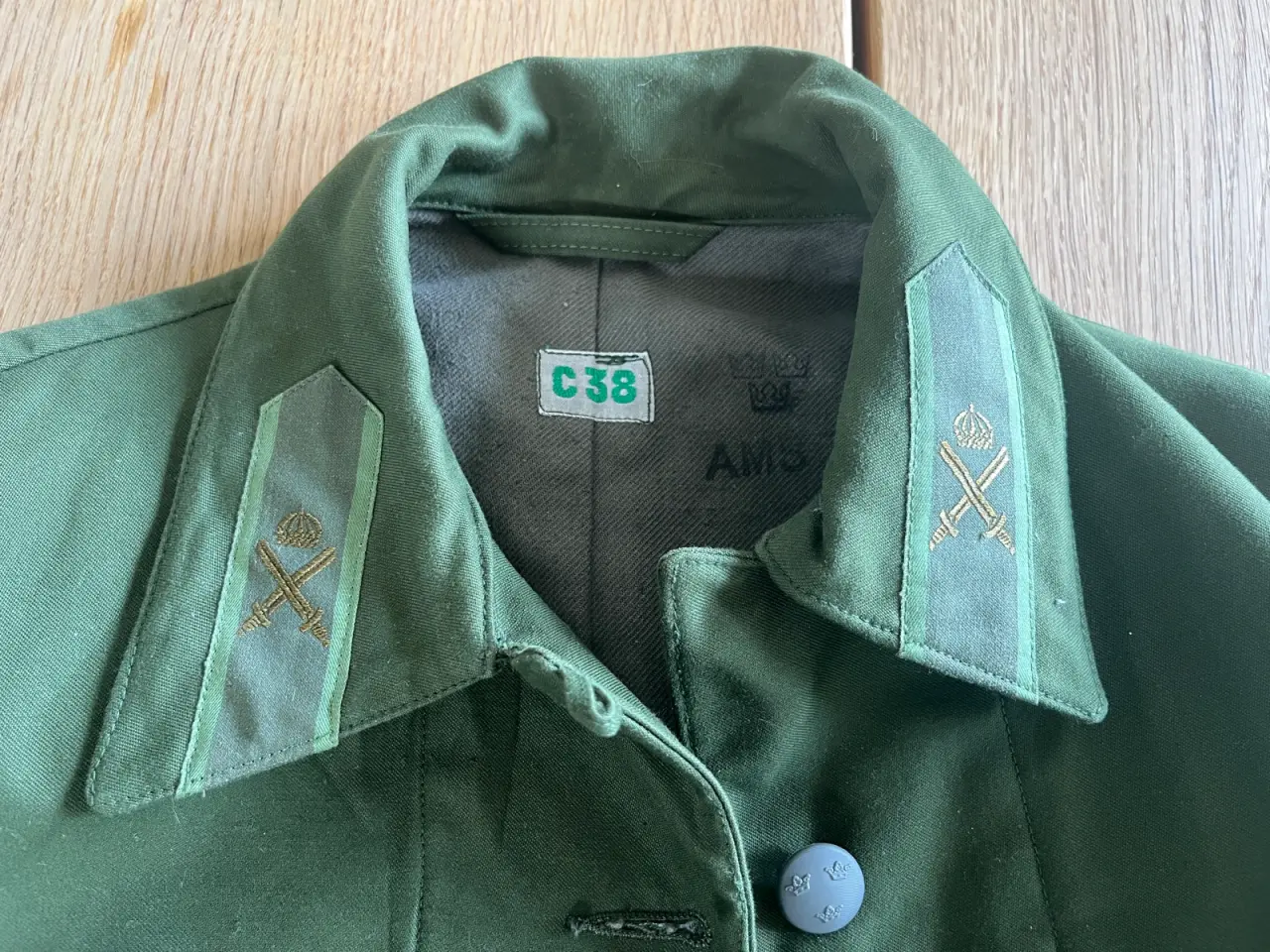 Billede 3 - Svensk uniformsjakke fra 1974 / kamptropperne