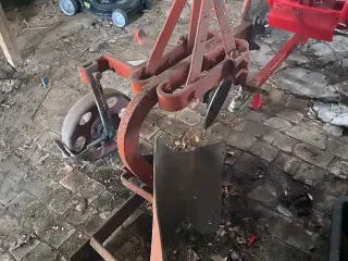 En furet plov - perfekt til mindre traktor