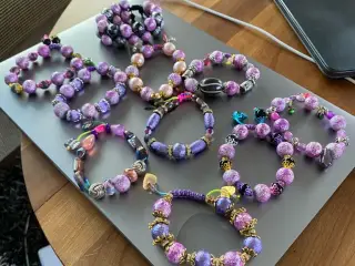 Nye knyttede armbånd