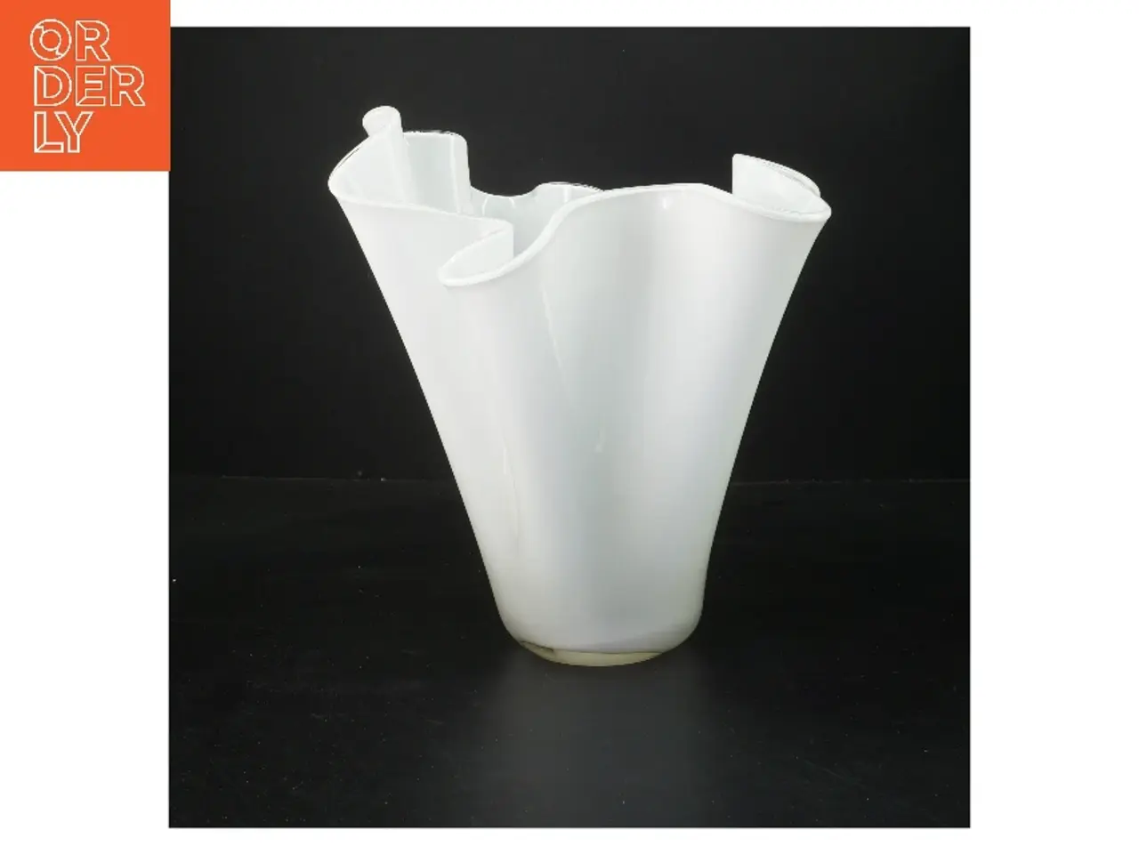 Billede 1 - Hvid glas vase (str. 24x26 cm)