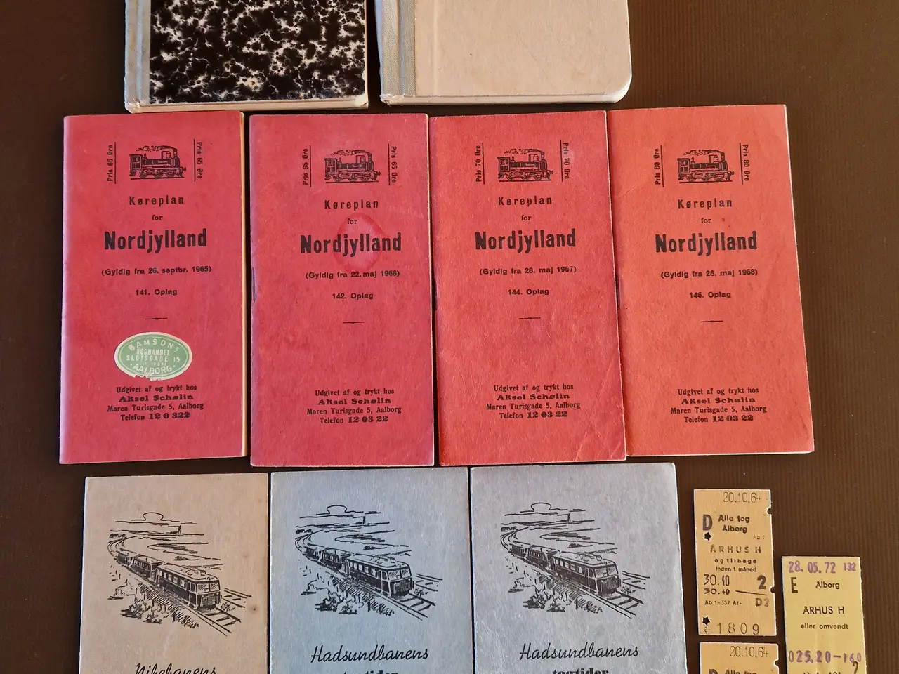 Billede 1 - Samling af Køreplaner Nibebanens togtider i 1956.