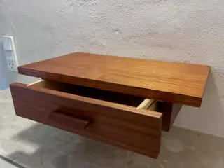 Dansk 60’er teak svævende hylde med skuffe