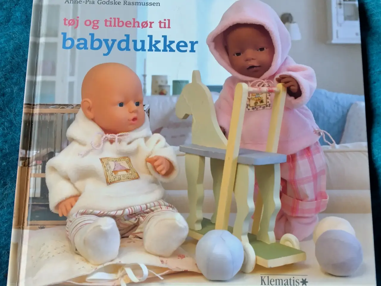 Billede 1 - Tøj og tilbehør til babydukker