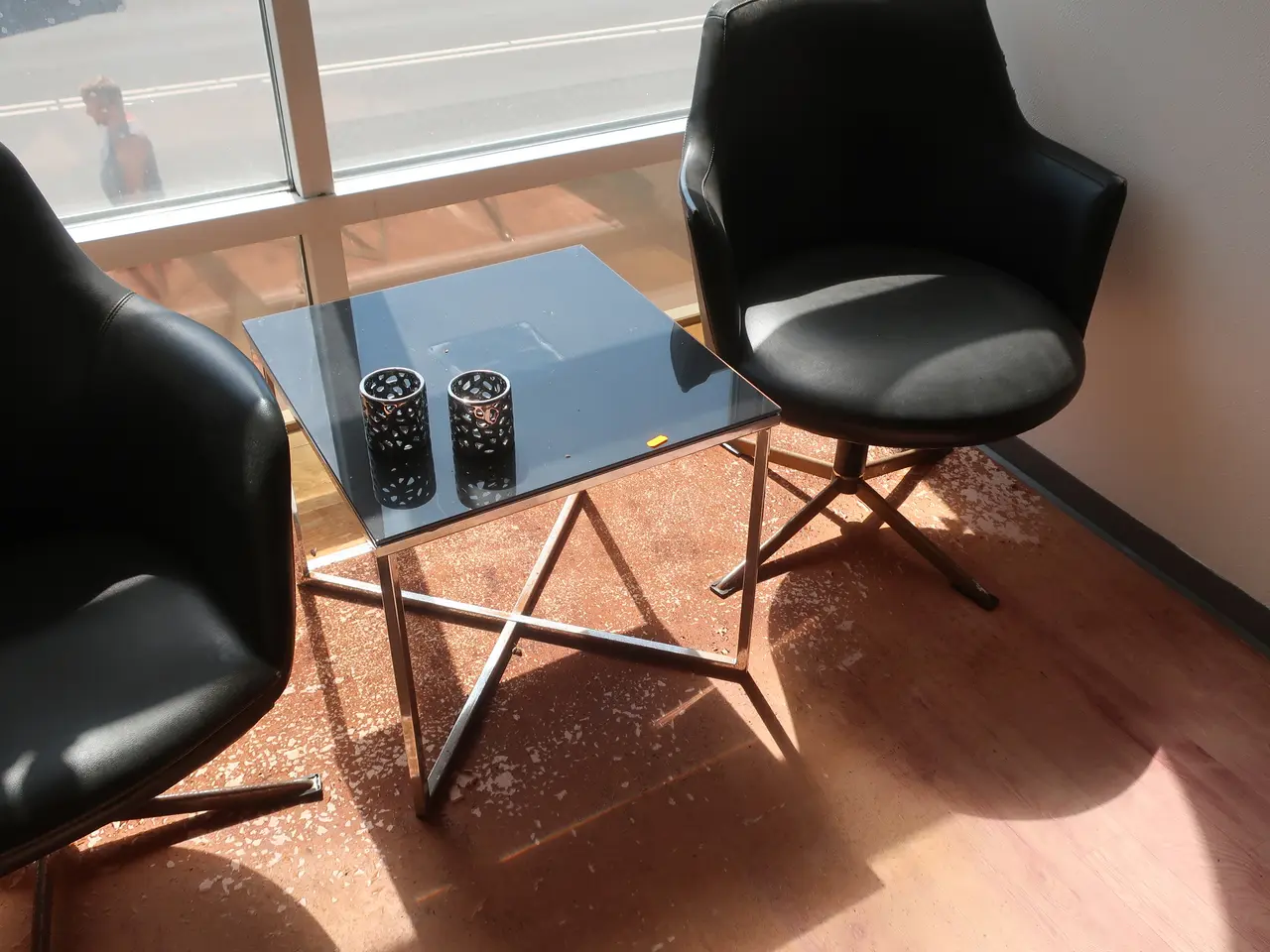 Billede 3 - 2 stk. loungestole, sidebord samt pendel