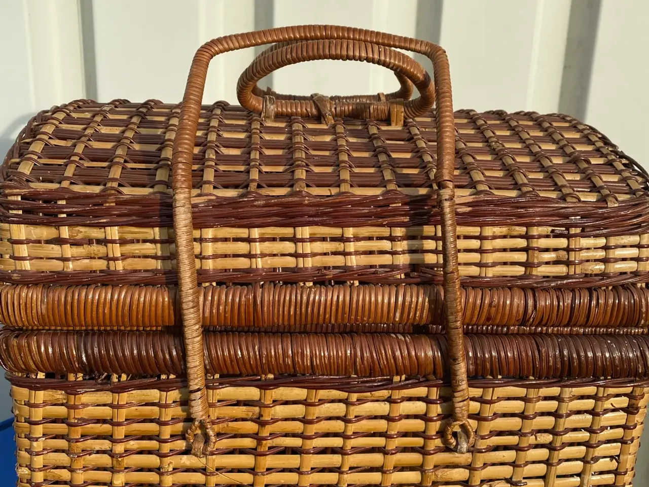 Billede 1 - Vintage picnic kurv i flet med tilbehør