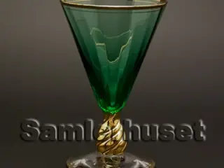 Ida m. guldkant Hvidvinsglas, grøn. H:125 mm.