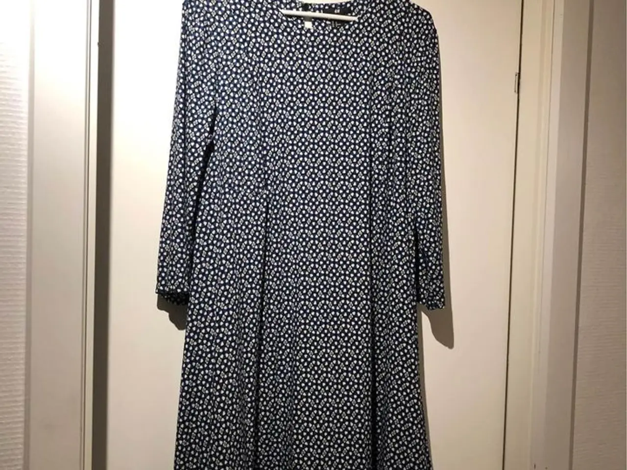 Billede 2 - H&M sommerkjole - Str. 42