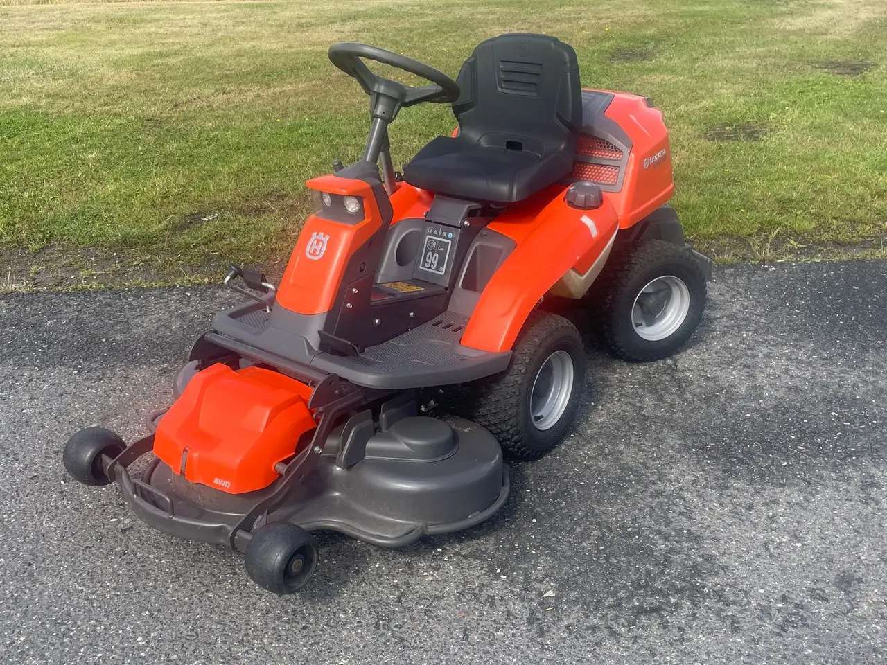 Billede 1 - Husqvarna R216T Awd 103cm
