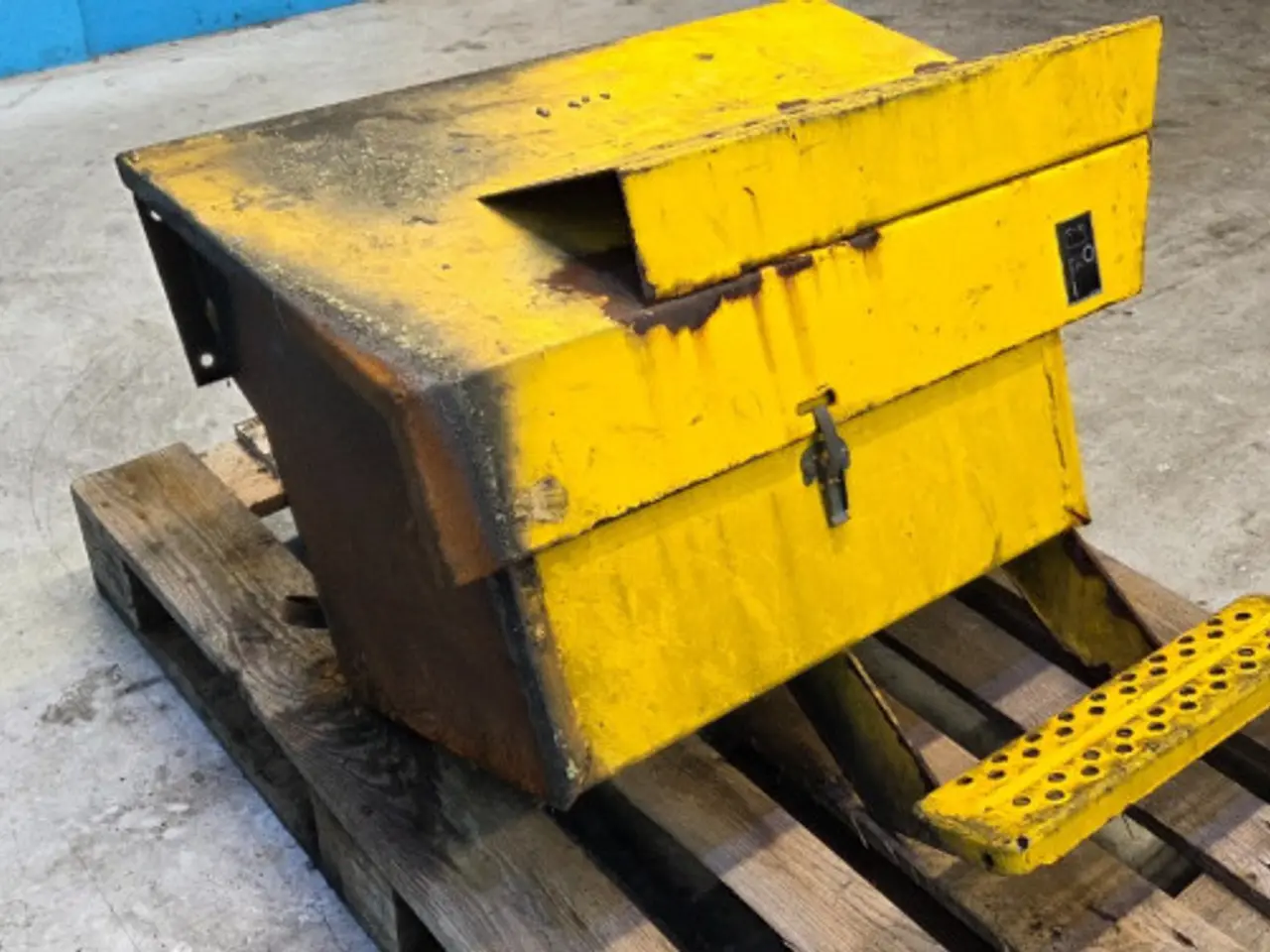 Billede 4 - New Holland FX40 Batterikasse 84011991