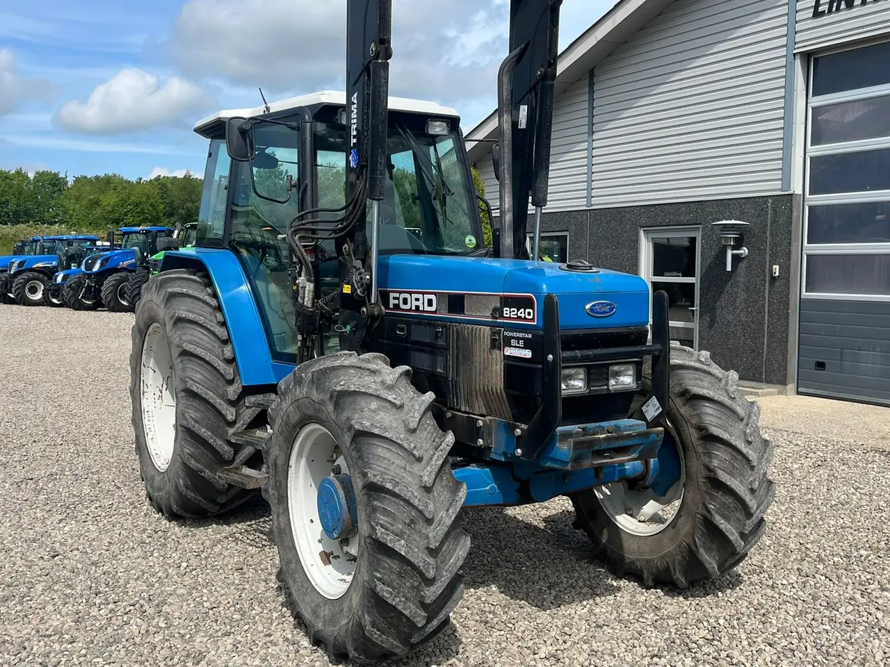Billede 16 - New Holland 8240 SLE med frontlæsser