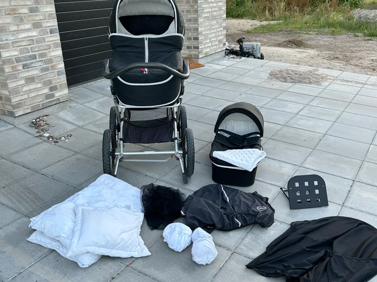 Billede 1 - Odder barnevogn med tilbehør