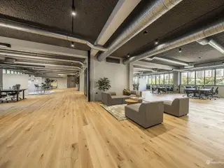 1.954 m² kontor i serviceret kontorhus centralt på Nørrebro