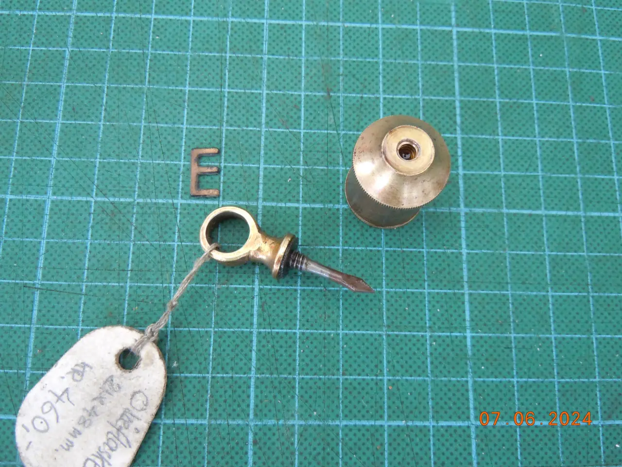 Billede 5 - Olieflaske, antik, pistoler eller revolver.