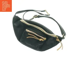Sort skuldertaske med lynlåse fra Maand (str. 35 x 18 cm)
