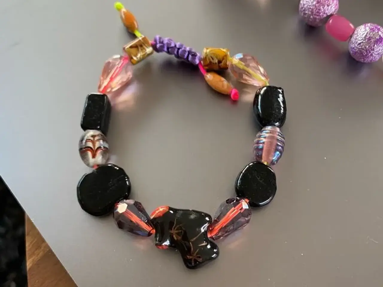Billede 4 - Nye knyttede armbånd