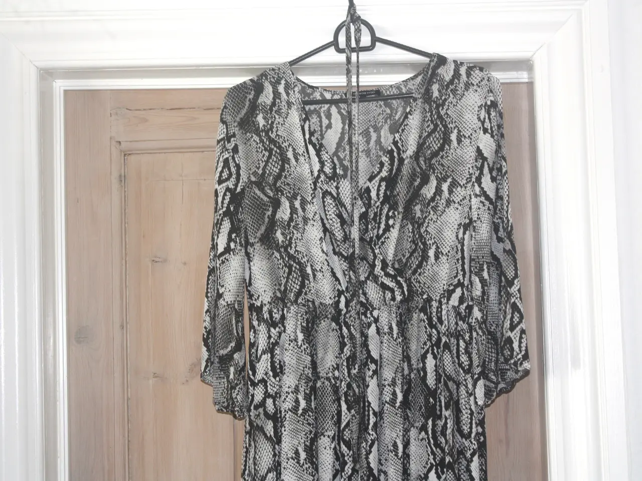Billede 2 - One more story kjole Snake print str. 38