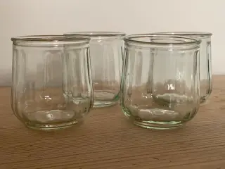 Glas begrænset brugt og i fin stand - ialt 20 kr.