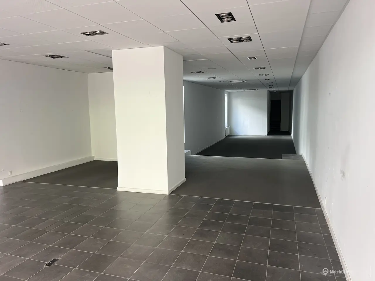 Billede 5 - Nabo til biograf og stort torv