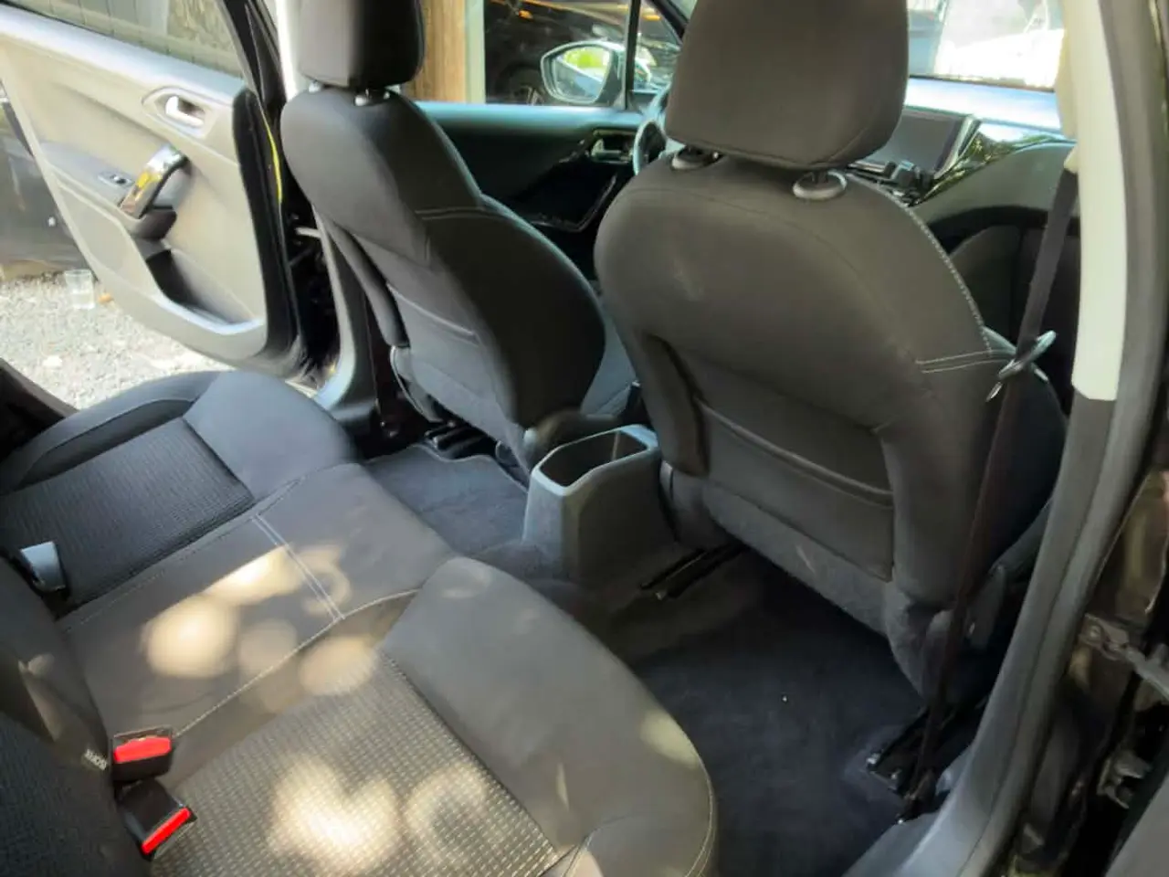 Billede 11 - 🚗 Peugeot 208 Sky Allure 1.6 HDi – 2017 – Velhold