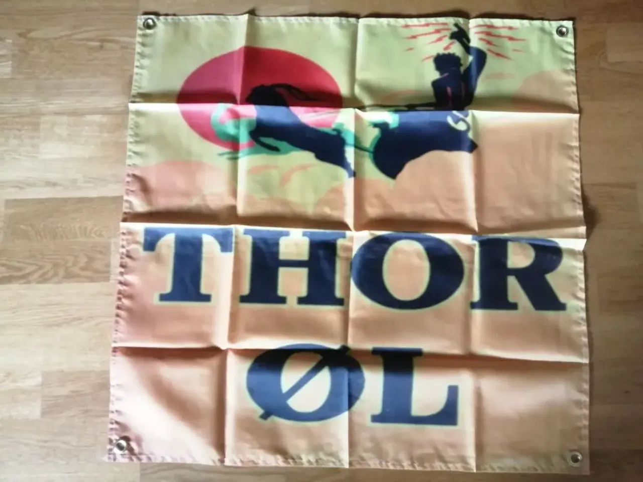 Billede 14 - øl banner som der er i loftet på Engelske barer