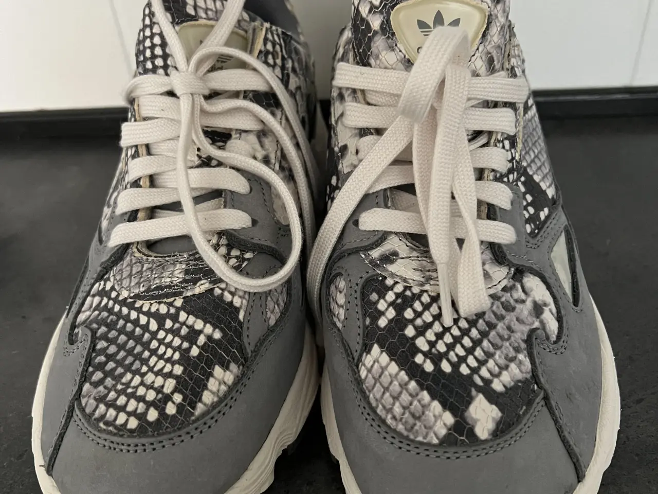 Billede 1 - Adidas sneakers slangeskin look