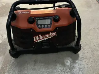 Milwaukee byggradio med digital display