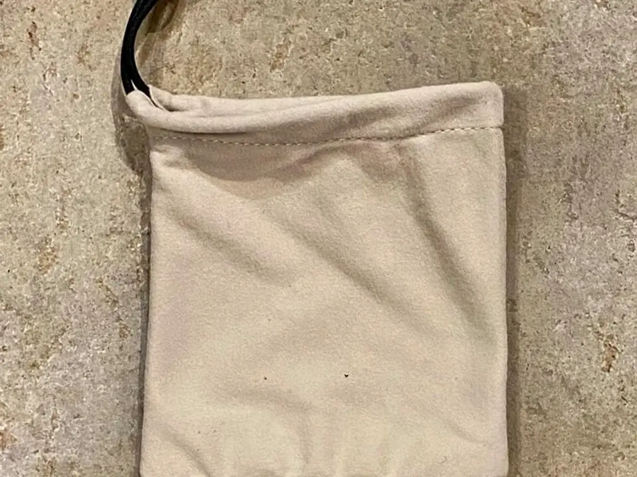 Billede 1 - B&O Beskyttelsespose til Øretelefoner Sort/Beige