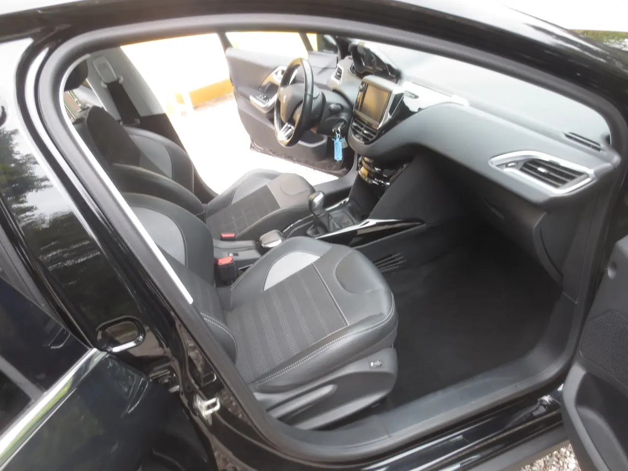 Billede 13 - Pæn Peugeot 2008 1.6 HDi År 17. Nysynet.