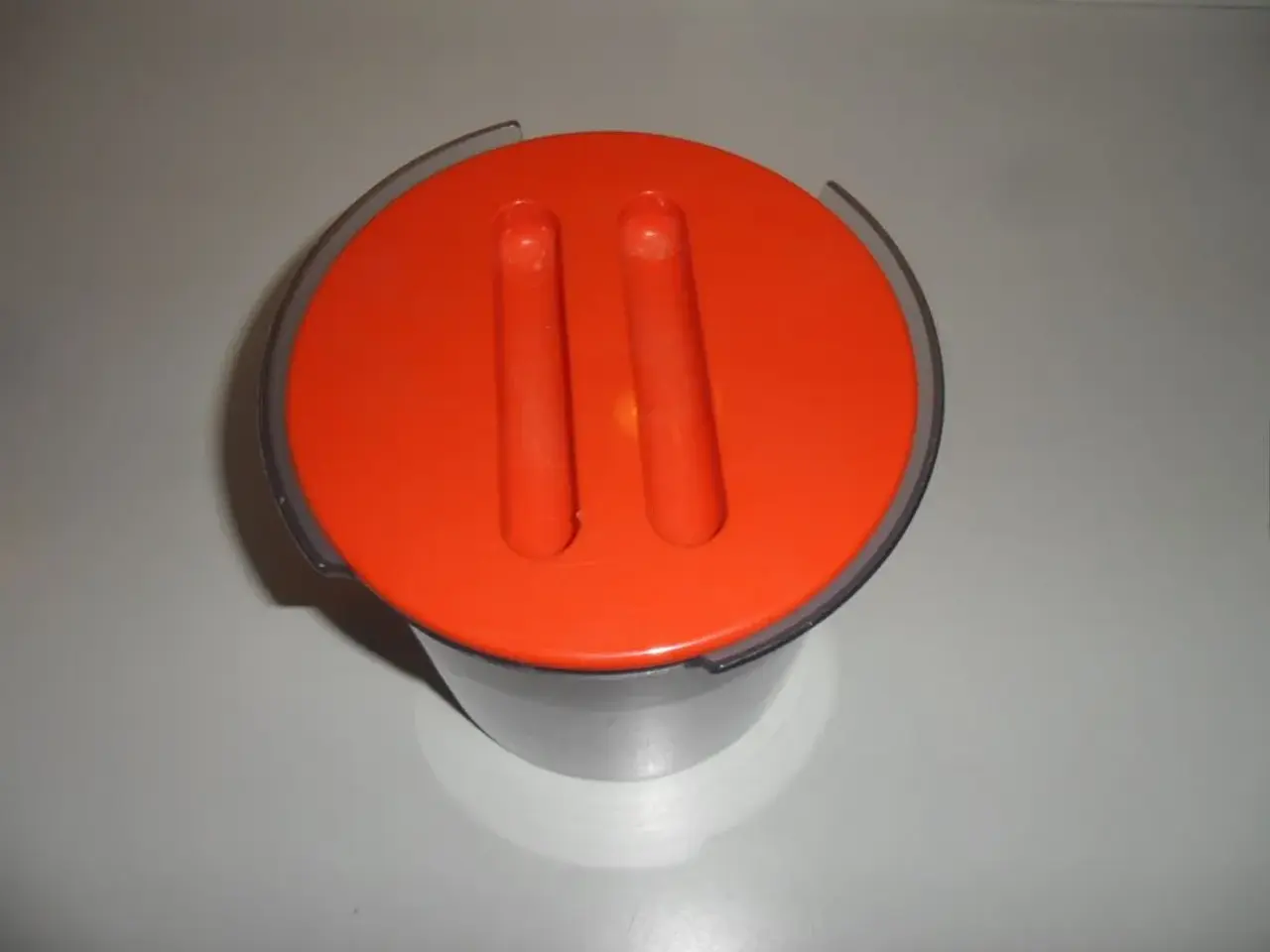 Billede 2 - Plast dåse 2 stk. Retro