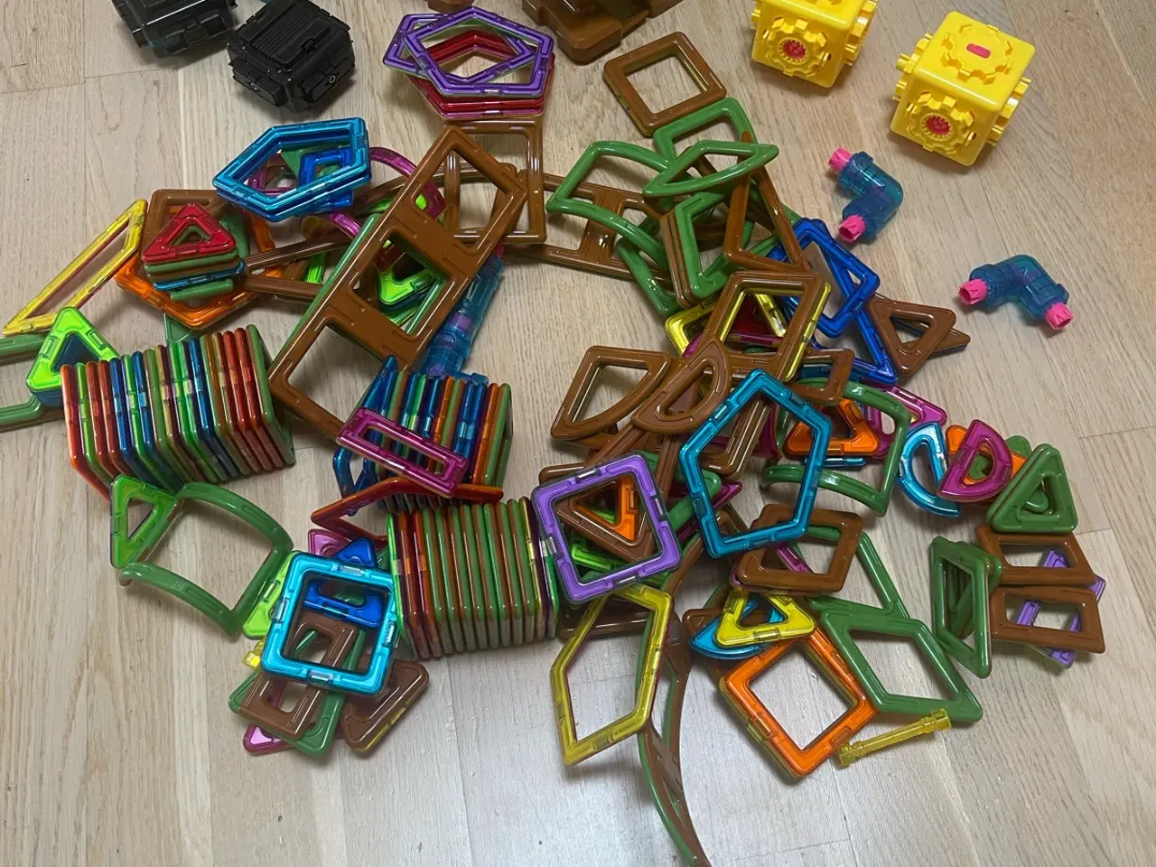 Billede 1 - Magformers blandede dele