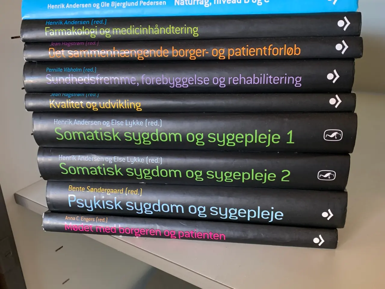Billede 1 - Bøger til SSA uddannelse sælges.