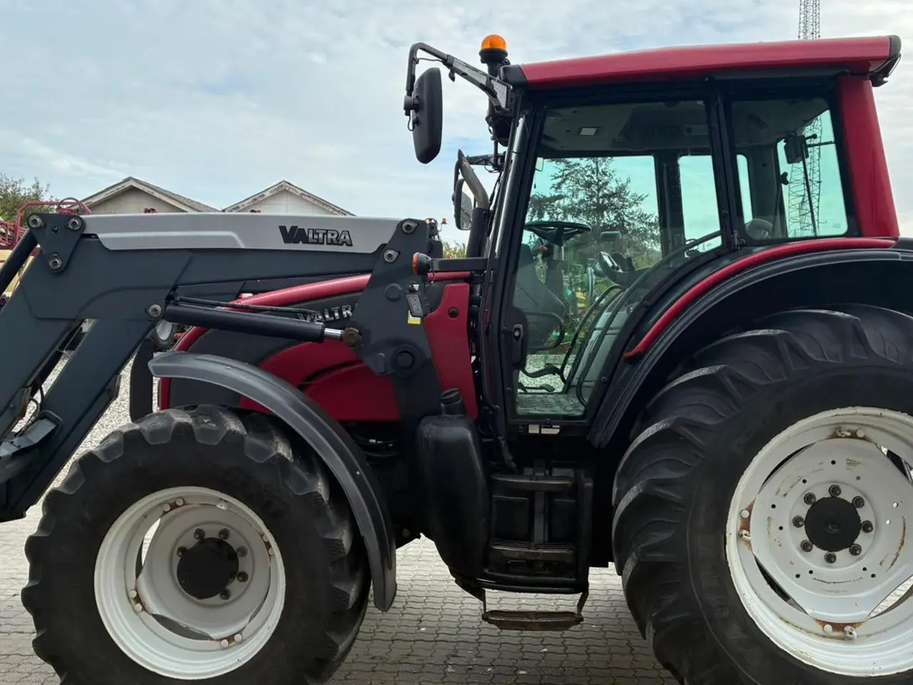 Billede 3 - Valtra N121 n 121 inkl frontlæsser
