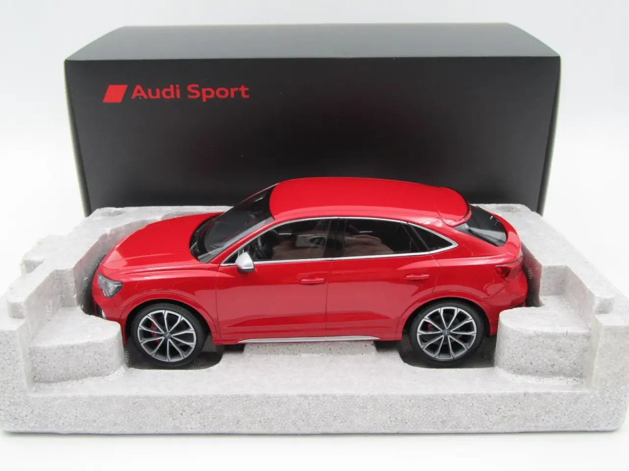 Billede 2 - 2019 Audi RSQ3 Sportback 1:18 MINICHAMPS