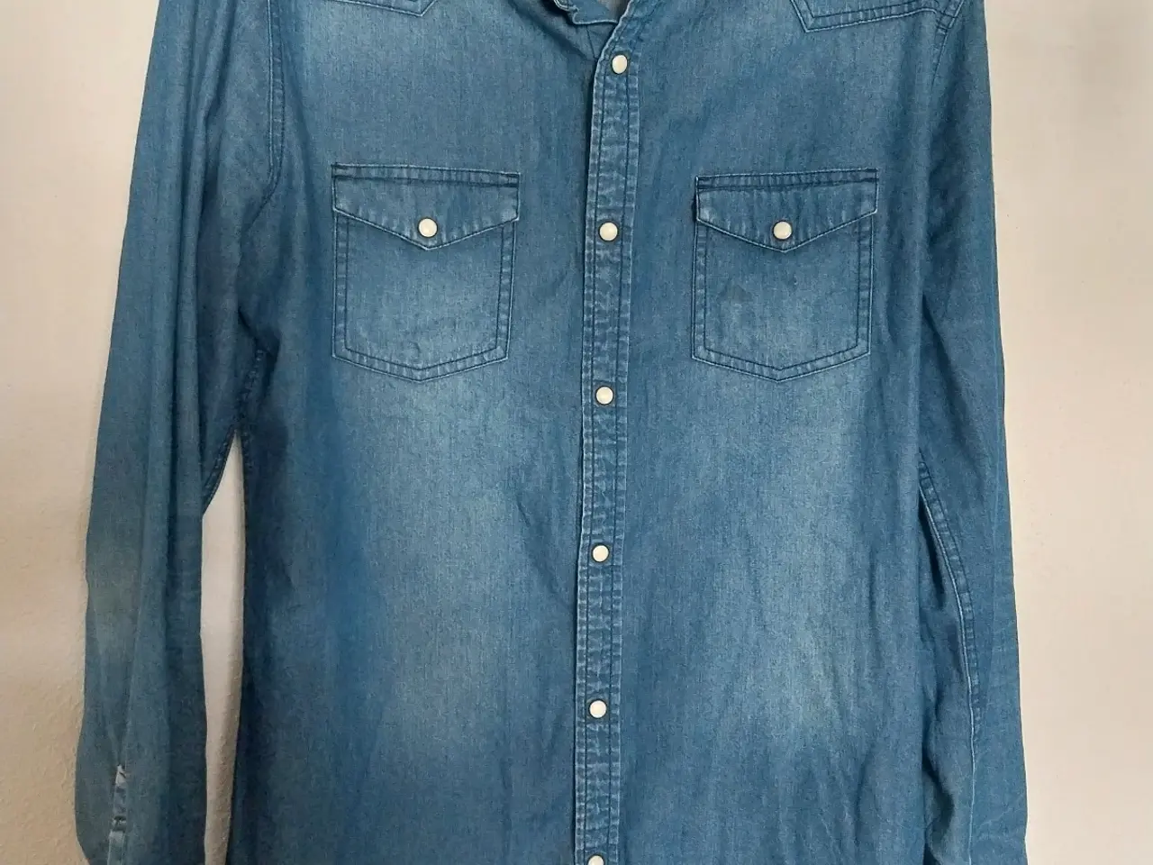 Billede 2 - Denim skjorte str. L