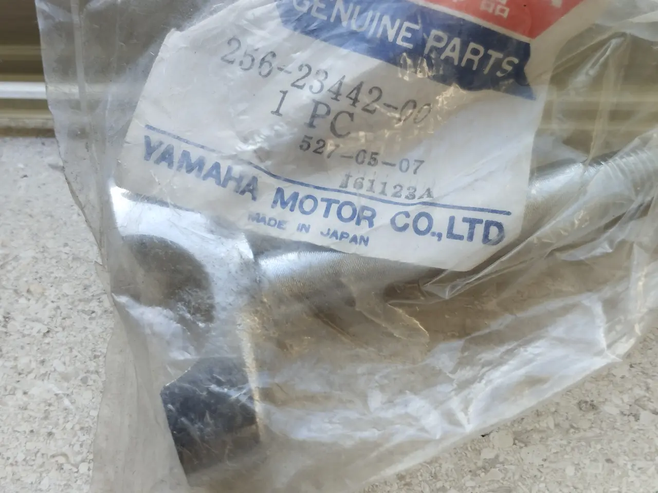 Billede 1 - Yamaha. Holder håndtag nederst. 256-23442-00. (60%