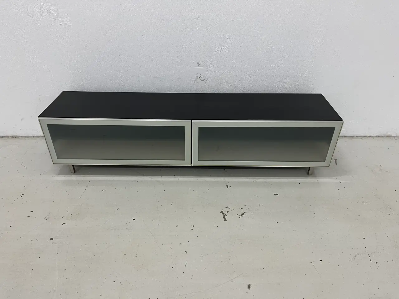 Billede 1 - Boconcept TV/media skænk i sort og med 2 skuffer.