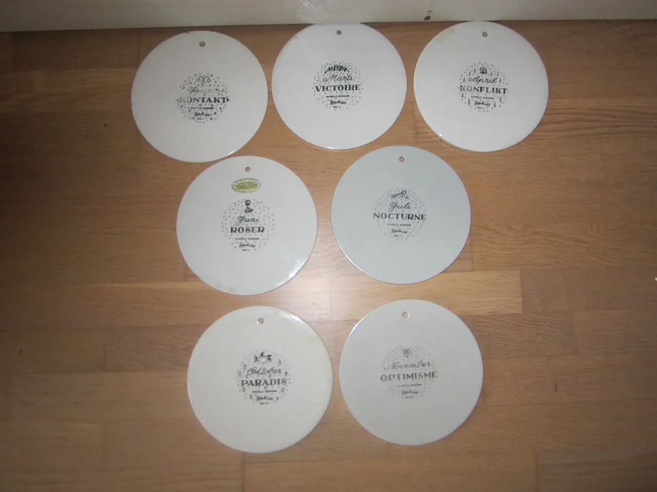 Billede 2 - Bjørn Wiinblad måneds platter pr stk
