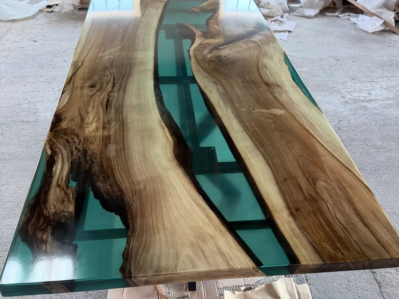 Billede 1 - Epoxy spisebord i valnød med river